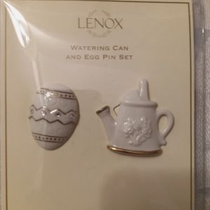 Lennox 🌷24 karat gold brooches